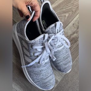 Adidas cloud foam comfort sneakers
